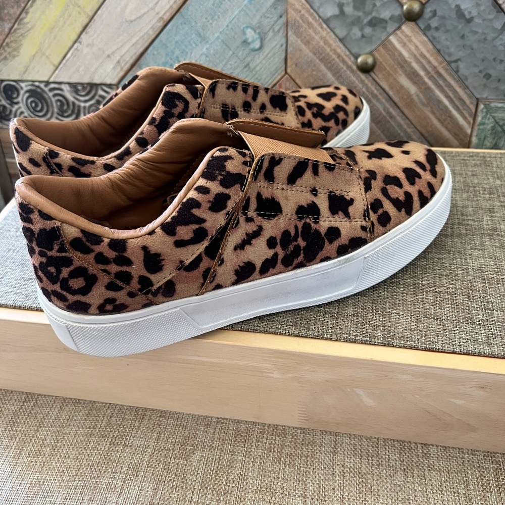 Very Volatile Leopard Print Sneakers - Picture 5 of 9